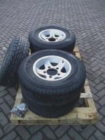 Defender 16 inch alu velgen met banden 8 mm